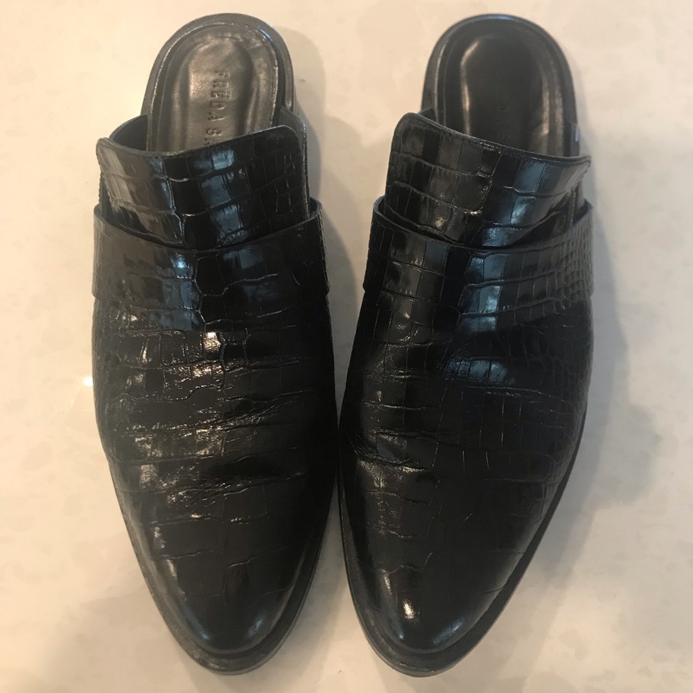 Freda Salvador Keen Mule black flats